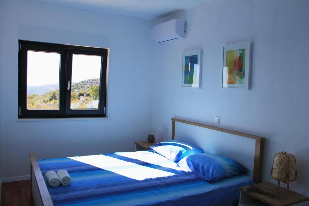 Villa Zlatno Sunce In The Hills Near Trogir Vrsine Exterior photo